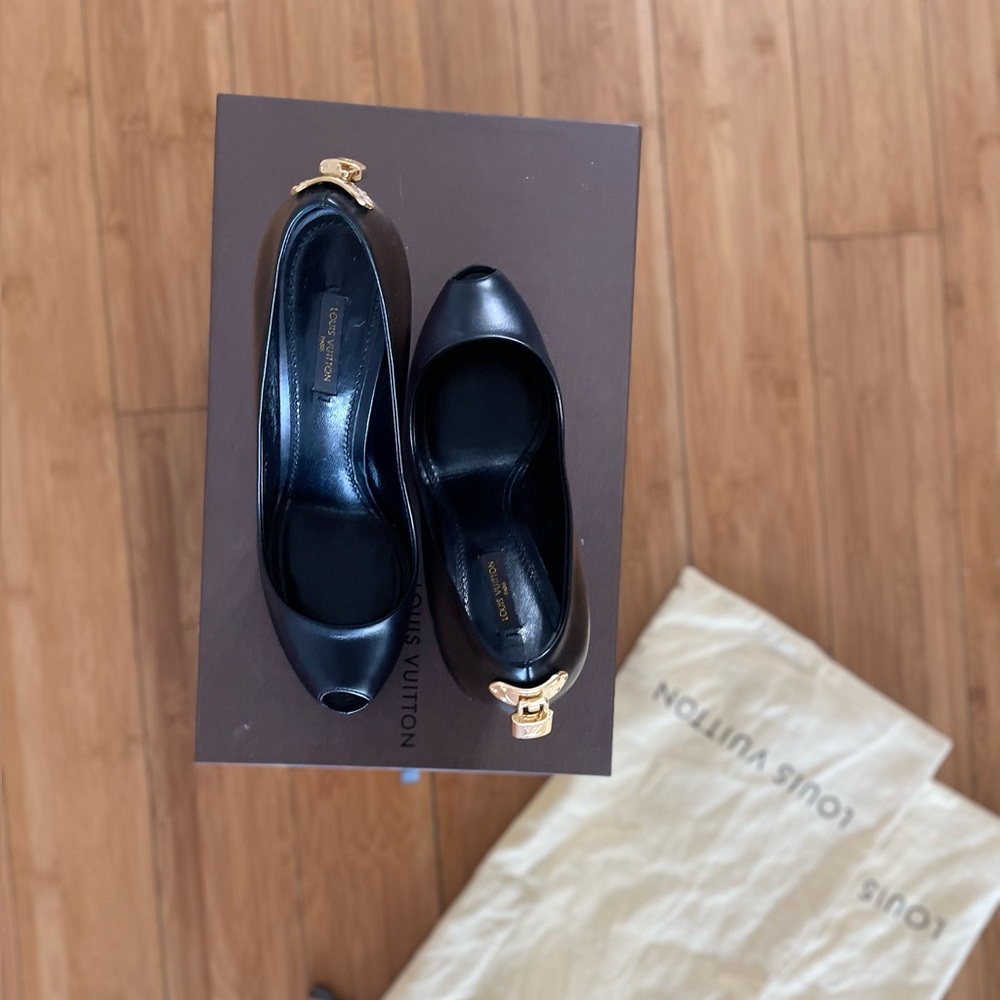 AUTHENTIC Louis Vuitton locket pumps high heels ☀️ - Picture 13 of 17
